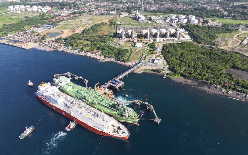 LNG import terminal in Batangas, Philippines with FSRU and onshore facilities.